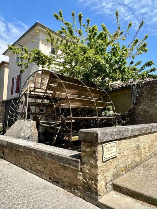 Lou Paseo : Appartement Brocante Centre Historique LʼIsle-sur-la-Sorgue المظهر الخارجي الصورة