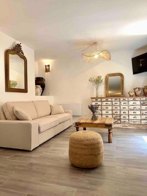 Lou Paseo : Appartement Brocante Centre Historique LʼIsle-sur-la-Sorgue المظهر الخارجي الصورة
