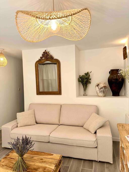 Lou Paseo : Appartement Brocante Centre Historique LʼIsle-sur-la-Sorgue المظهر الخارجي الصورة