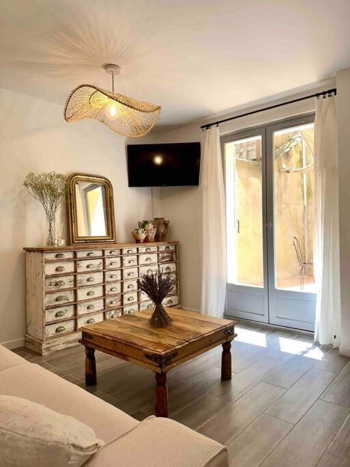 Lou Paseo : Appartement Brocante Centre Historique LʼIsle-sur-la-Sorgue المظهر الخارجي الصورة
