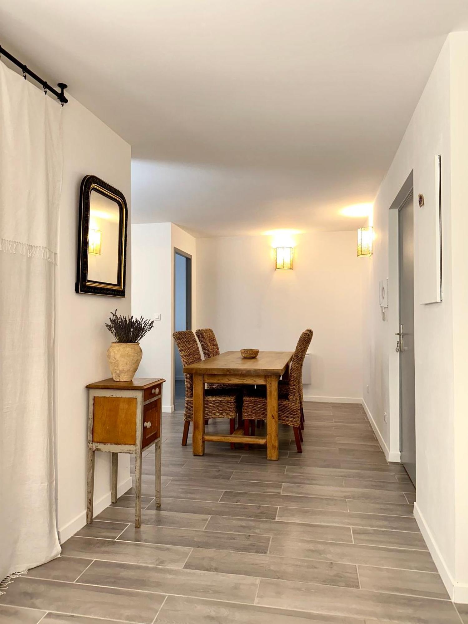 Lou Paseo : Appartement Brocante Centre Historique LʼIsle-sur-la-Sorgue المظهر الخارجي الصورة