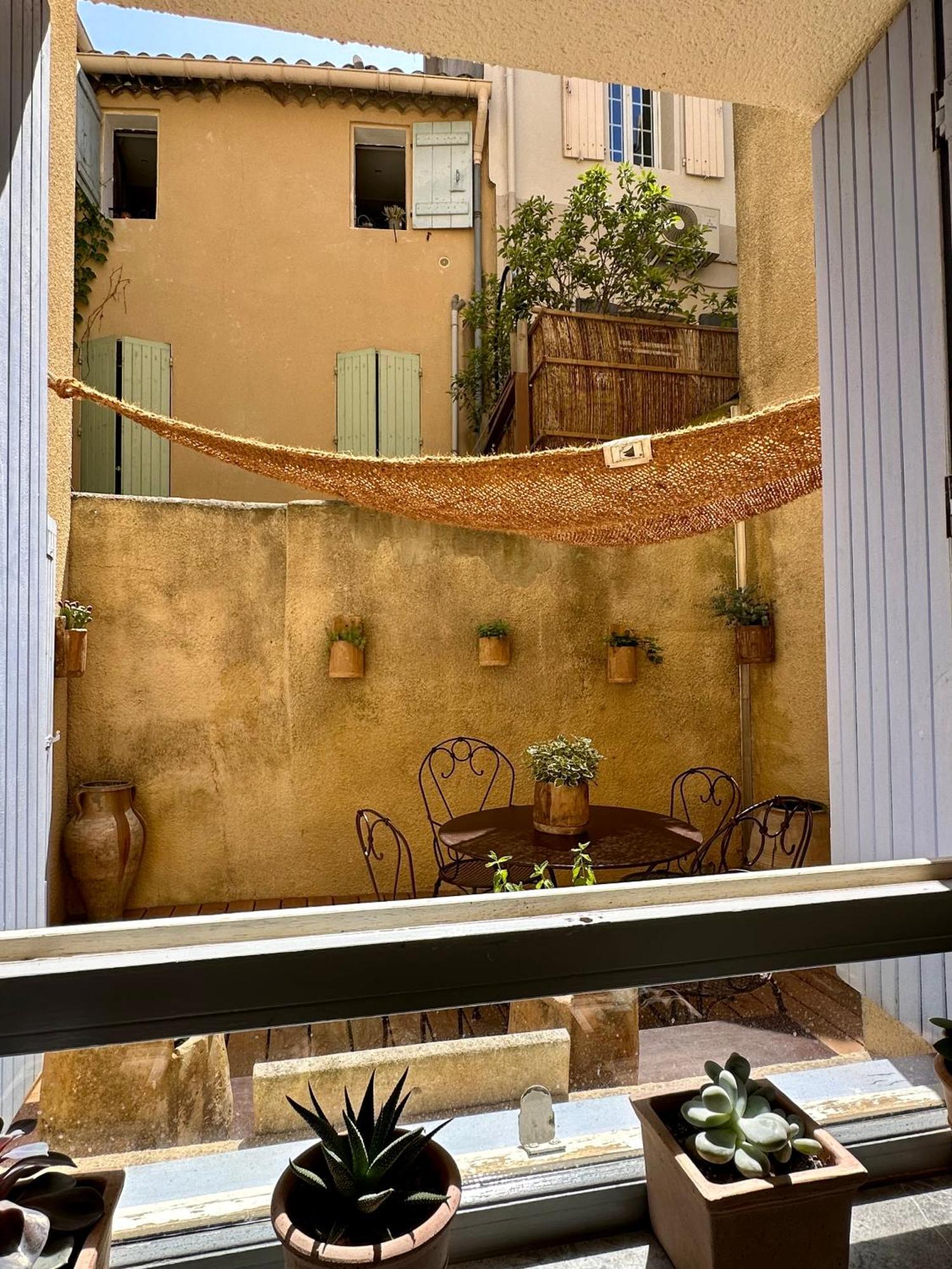 Lou Paseo : Appartement Brocante Centre Historique LʼIsle-sur-la-Sorgue المظهر الخارجي الصورة