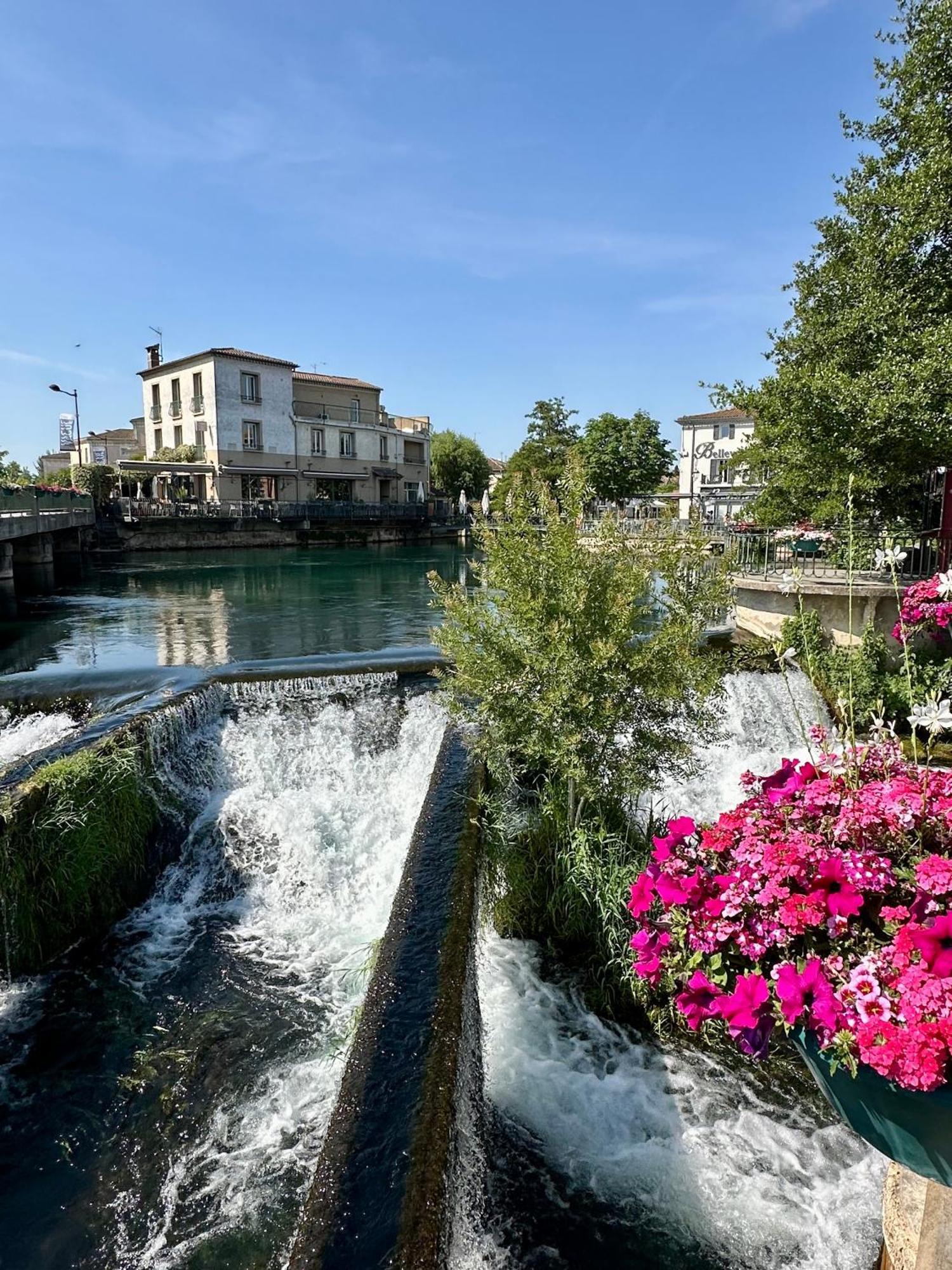 Lou Paseo : Appartement Brocante Centre Historique LʼIsle-sur-la-Sorgue المظهر الخارجي الصورة